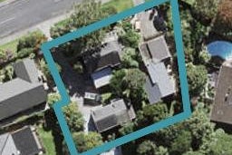 2/2 Mcglashen Place, Beach Haven, Auckland