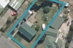 42 Flower Street, Bulls