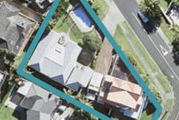 2/42 Hebron Road, Waiake, Auckland