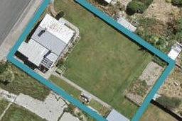 42 Henderson Street, Bluff