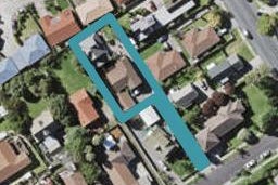 2/3 Penruddocke Road, Half Moon Bay, Auckland