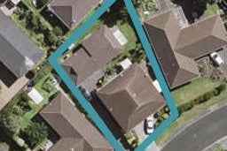 2/4 Miriam Corban Heights, Henderson, Auckland