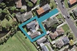 2/20 Mannering Place, Hillcrest, Auckland