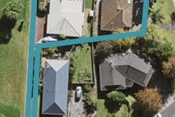 1/16 Unsworth Drive, Unsworth Heights, Auckland