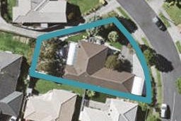 6 Bernie Edwards Place, Botany Downs, Auckland