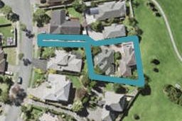 2/100 Simmental Crescent, Somerville, Manukau