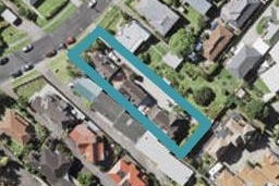 2/14 Otakau Road, Milford, Auckland