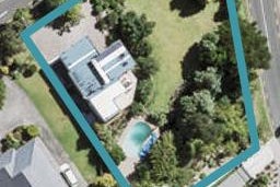 2 Ava Avenue, Titirangi, Auckland