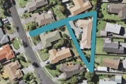 1/22 Pinewood Grove, Botany Downs, Auckland