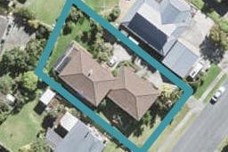 2/131 Stapleford Crescent, Browns Bay, Auckland