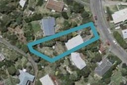 16 Clarkes Crescent, Paekakariki