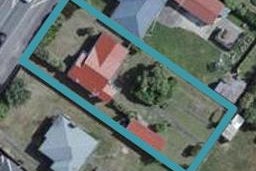 220 High Street North, Carterton