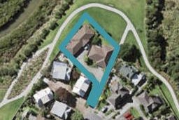 2/98 Frank Nobilo Drive, Golflands, Auckland