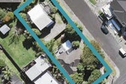 1/2 Oruamo Place, Beach Haven, Auckland
