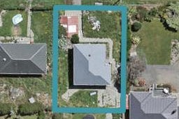 16 Theodore Street, Bluff