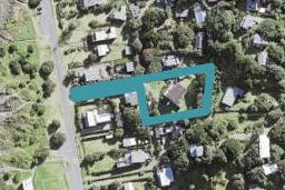 111 Marine Parade North, Piha