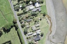 1676 East Coast Road, WHAKATIWAI, MIRANDA