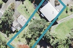 18 Raroa Terrace, Waiatarua, Auckland