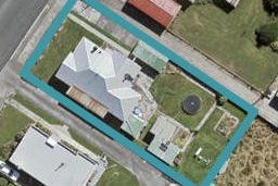 22 Henderson Street, Bluff
