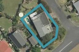 32 Peninsula Parade, Hihi
