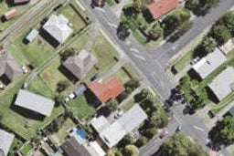 16 Border Road, Henderson, Auckland