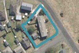 31 Kittyhawk Row, Bulls