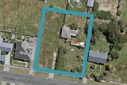 221 Bann Street, Bluff