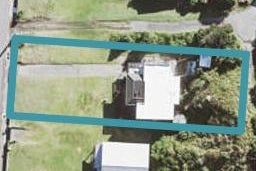 31 Marine Parade South, Piha