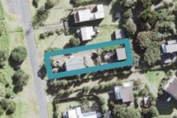 119 Marine Parade North, Piha