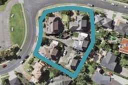 4/6 McCahill Views, Botany Downs, Auckland