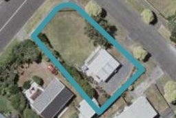 2 Hastings Street, Waikanae Beach, Waikanae