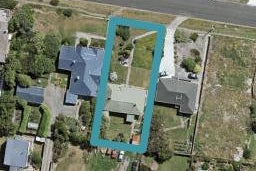 100 Foyle Street, Bluff
