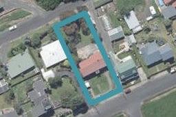 11 Bedford Parade, Brighton, Dunedin