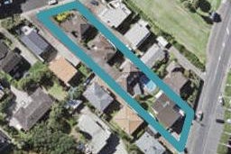 2/4 Commodore Parry Road, Castor Bay, Auckland