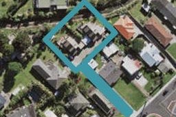 2/11 Ocean View Road, Hillcrest, Auckland
