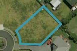 18 Fred Carr Place, One Tree Point