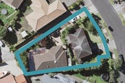 2/21 Channing Crescent, Botany Downs, Auckland