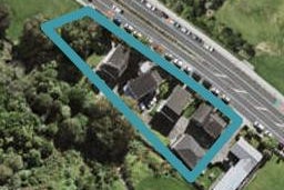 2/17 Akoranga Drive, Northcote, Auckland