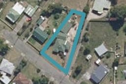 40 Flower Street, Bulls