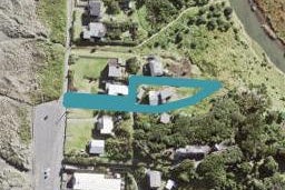 35 Marine Parade South, Piha