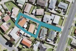 1/169 Bruce McLaren Road, Henderson, Auckland