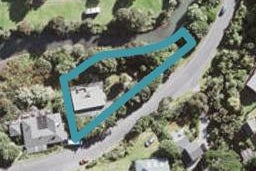 1 Beach Valley Road, Piha