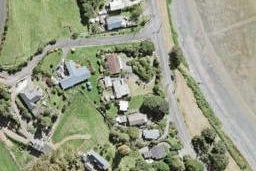 1841 East Coast Road, WHAKATIWAI, MIRANDA