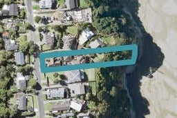 2/121 Pah Road, Cockle Bay, Auckland