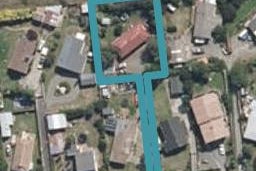 12A Flower Street, Bulls