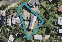 8 Pacific Parade, Surfdale, Waiheke Island