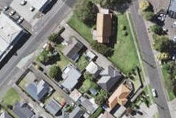 2/4 Shakespeare Road, Milford, Auckland