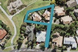 2/21 Goldfinch Rise, Unsworth Heights, Auckland