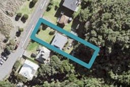 7 Marine Parade South, Piha