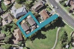 2/6 Lexington Drive, Botany Downs, Auckland
